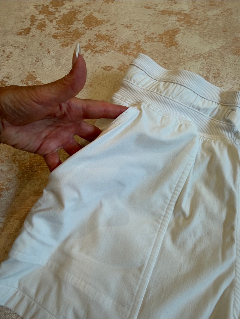 LULU LEMON White Shorts Size 0 - Picture 2 of 4